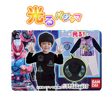 画像をギャラリービューアに読み込む, 仮面ライダーリバイス 仮面ライダー パジャマ 半袖 長袖 上下セット 100~130cm (仮面ライダーバイス 光るパジャマ 男の子 100cm 110cm ルームウェア 男児 お泊り保育) (在庫限り)