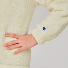 画像をギャラリービューアに読み込む, チャンピオン キッズ クルーネックシャツ 暖か フリース 130 140 150 160 Champion シェルパフリース 軽い 防寒 ロゴ 男の子 女の子 アウター (在庫限り)