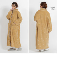 画像をギャラリービューアに読み込む, 着る毛布 ロング丈 フリーサイズ (ガウン 羽織 上着 パジャマ ルームウェア 部屋着 もこもこ ふわふわ 起毛 暖かい 冷え対策 防寒着) (在庫限り)