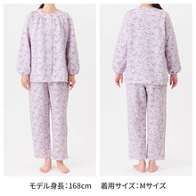 画像をギャラリービューアに読み込む, グンゼ パジャマ レディース 長袖 綿 キルト 秋冬 上下セット S M L LL 3L 綿混 長パンツ 保温 大きいサイズ ルームウェア キルトパジャマ あったか ニット 中わた 寝巻 寝間着 部屋着 防寒 ホームウェア 花柄 ギフト プレゼント (送料無料)