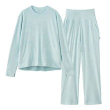 画像をギャラリービューアに読み込む, ウチコレ レディース ベロア ルームウェア パジャマ 長袖 冬 ドロップショルダー 上下セット グンゼ M L 部屋着 着丈長め 股上深め ネイビー ベージュ サックス やわらか あったか おしゃれ もこもこ 暖かい ギフト プレゼント 睡眠 防寒 防寒対策 寒さ対策 可愛い かわいい