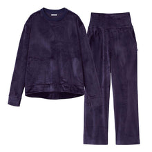 画像をギャラリービューアに読み込む, ウチコレ レディース ベロア ルームウェア パジャマ 長袖 冬 ドロップショルダー 上下セット グンゼ M L 部屋着 着丈長め 股上深め ネイビー ベージュ サックス やわらか あったか おしゃれ もこもこ 暖かい ギフト プレゼント 睡眠 防寒 防寒対策 寒さ対策 可愛い かわいい