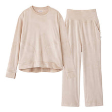 画像をギャラリービューアに読み込む, ウチコレ レディース ベロア ルームウェア パジャマ 長袖 冬 ドロップショルダー 上下セット グンゼ M L 部屋着 着丈長め 股上深め ネイビー ベージュ サックス やわらか あったか おしゃれ もこもこ 暖かい ギフト プレゼント 睡眠 防寒 防寒対策 寒さ対策 可愛い かわいい