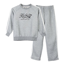 画像をギャラリービューアに読み込む, キルト パジャマ 女の子 子供 冬 キッズ ジュニア スウェット 上下セット 130 140 150 160 カンゴール kangol あったか 通学 スポーツ ガールズ セットアップ カジュアル 黒 ブラック グレー 部屋着 スポーティ