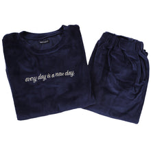 画像をギャラリービューアに読み込む, パジャマ レディース 秋 冬 かわいい 丸首 長袖 M-L ベロア やわらかい シンプル ストレッチ 薄手 上下 シャギー ルームウエア 無地 婦人 ピンク 黒 紺 ベージュ 水色 グレー