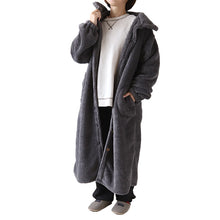 画像をギャラリービューアに読み込む, ガウン 暖かい レディース ルームウェア 冬 もこもこ ロングガウン ロング丈 シープタッチ 羽織り 着る毛布 M-L パジャマ 部屋着 ルームウエア 長袖 羽織 上着 ふわふわ 起毛 あったかい 冷え対策 防寒着 (在庫限り)