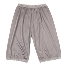 画像をギャラリービューアに読み込む, ペチパンツ 透けない ロング ペチコート パンツ 大きいサイズ トイレ 裾ゴム入り レディース ひざ丈 日本製 3L - 4L ・ 5L - 6L ペチパン キュロット インナーパンツ 静電気防止 透け防止 ツルツル 肌色 黒 灰 レース シンプル