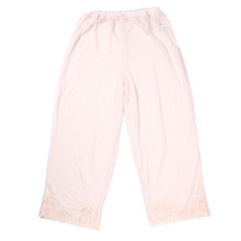 画像をギャラリービューアに読み込む, 7分丈 ボトムス ズボン下 レディース 日本製 シルク混 M L LL ボトム インナー 裾レース 針抜き 柔らかい 肌ざわり 通気性 伸縮性 軽やか 肌着 下着 ピンク ベージュ ラベンダー (在庫限り)