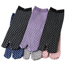 画像をギャラリービューアに読み込む, アウトレット 足袋ソックス 日本製 クルー丈 タビソックス 足袋靴下 6足組 22-25cm ソックス 綿混 足袋 タビ 足袋型靴下 くつ下 くつした 二股ソックス 和柄 レディース 花柄 くすみカラー 柄 (在庫限り)
