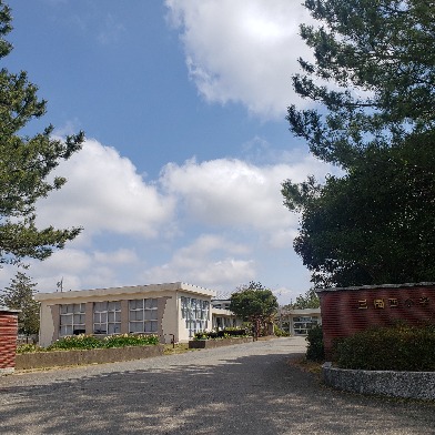 三国西小学校